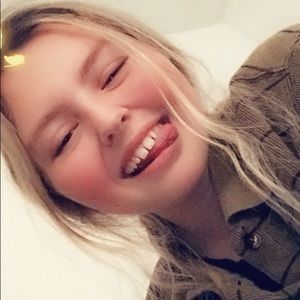 Meet your Posher, Casey